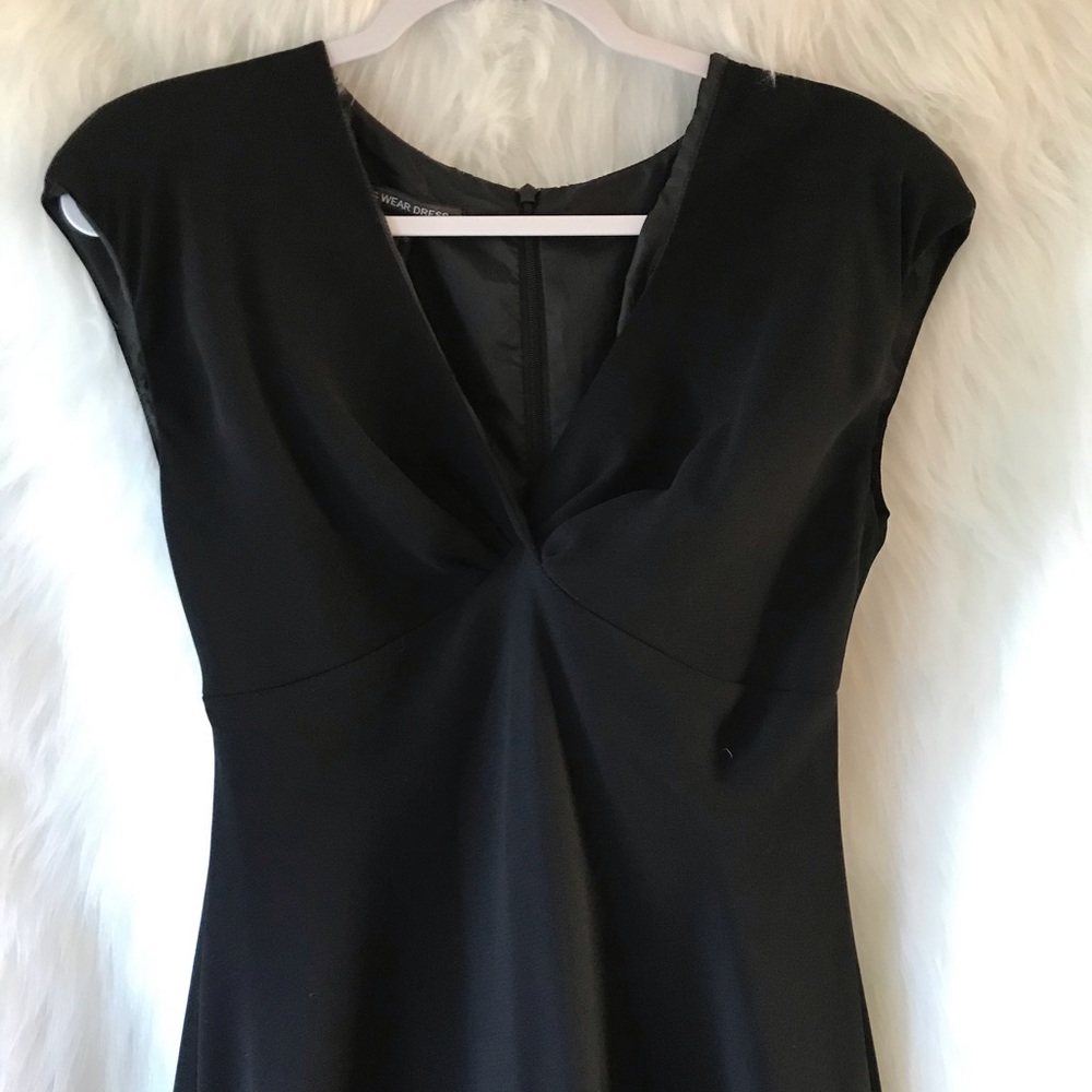 Jones Wear Formal Black Plunge V neck Dress